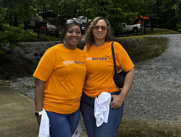 Image of Spire employees at volunteer event